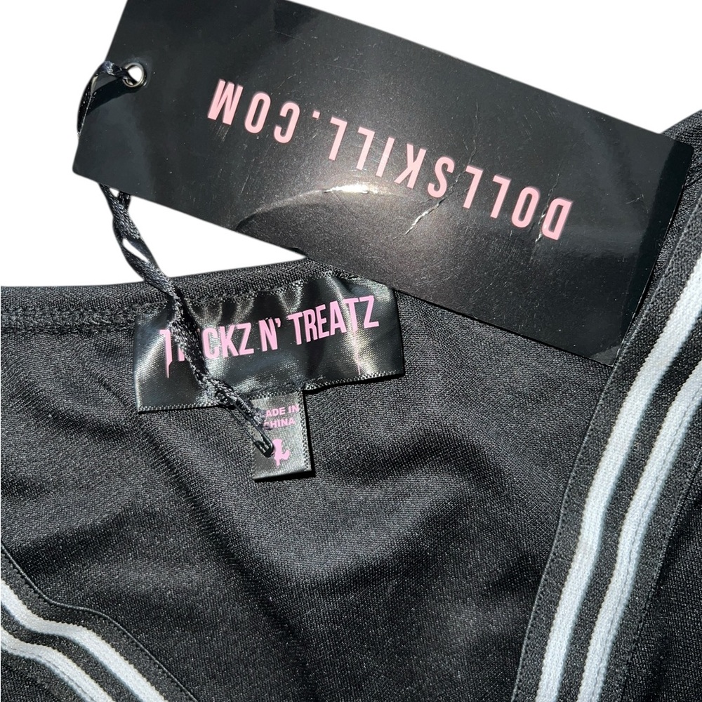 NWT Dolls Kill Black Skull and Crossbones Crop Top - Picture 3 of 3